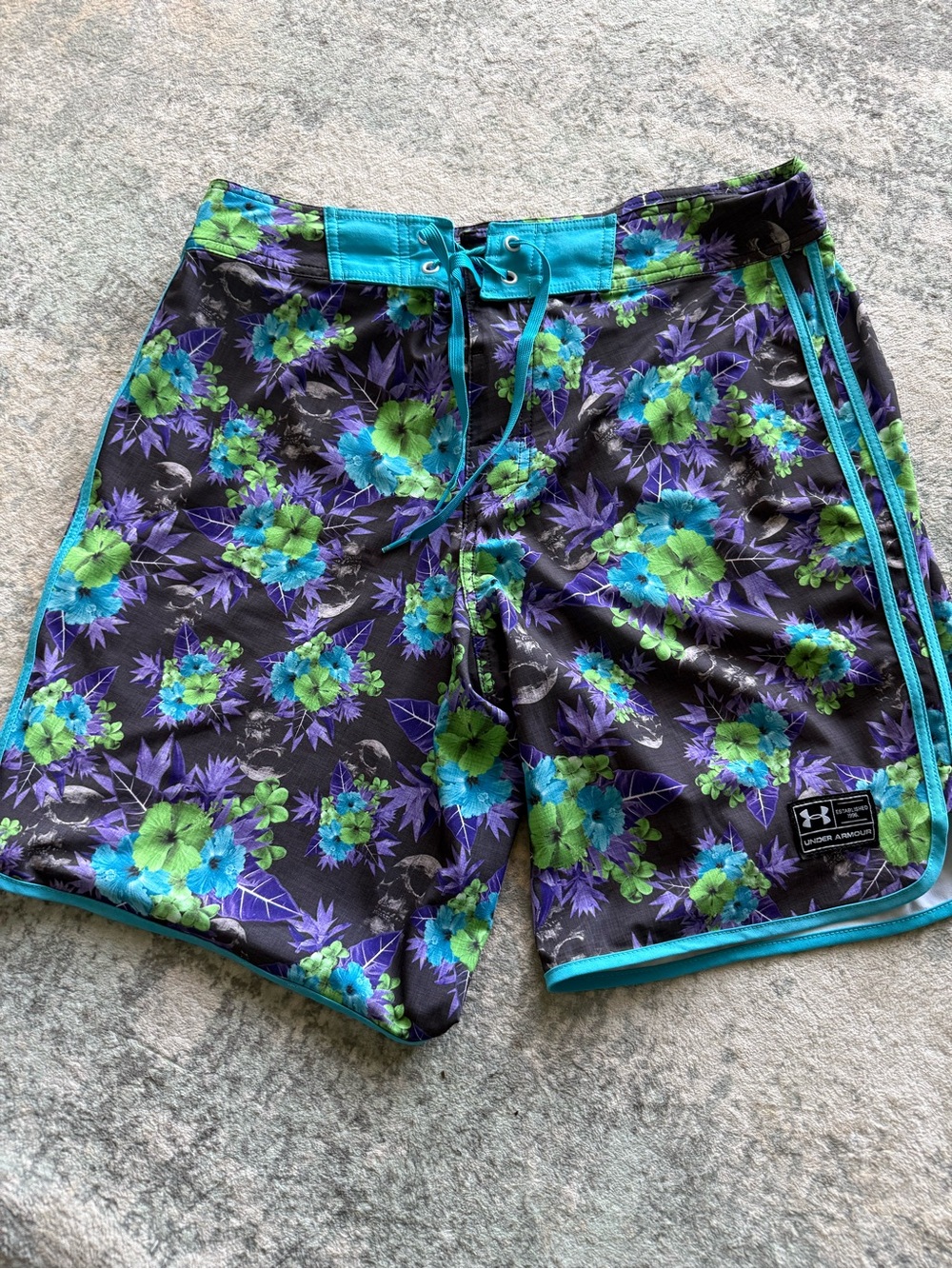 Under Armour Men's Loose Floral Black and Teal Board Shorts, Size 34